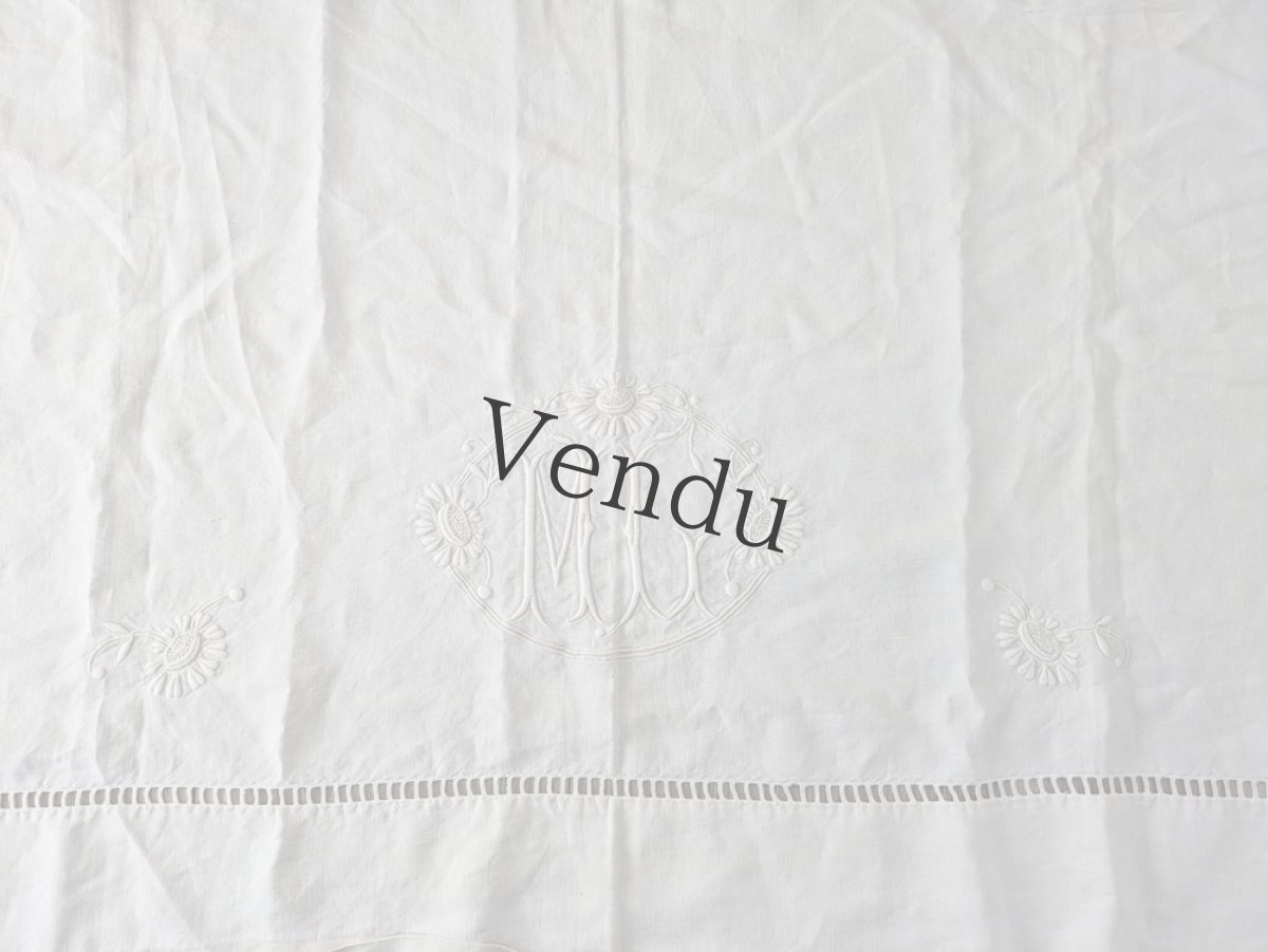 画像2: フランスアンティーク　イニシャルモノグラムML刺繍 大判はぎれ (2)