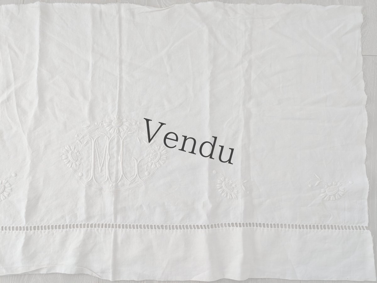 画像4: フランスアンティーク　イニシャルモノグラムML刺繍 大判はぎれ (4)