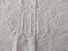 画像1: フランスアンティーク　イニシャルモノグラムML刺繍 大判はぎれ (1)