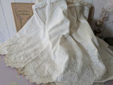 画像1: フランスアンティーク 白糸刺繍ジュポンの裾 円形状168cm (1)