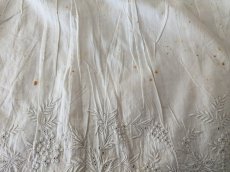 画像9: フランスアンティーク 白糸刺繍ジュポンの裾 円形状168cm (9)