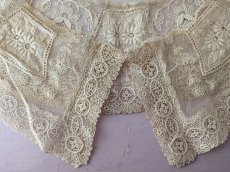 画像2: フランス 1900年前後 チュール刺繍レースの小さなつけ襟 (2)