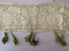 画像2: フランスアンティーク タッセル付きレース 円形状53cm (2)