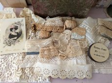 画像3: フランスアンティーク カルトナージュボックス入りたっぷりレースセット おまけつき (3)