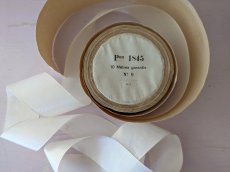 画像1: フランスアンティーク 巻きリボン Pon.1845 白 (1)