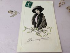 画像2: フランス 1900-1920年 Bonne Année 切手つきポストカード 女性とヤドリギ (2)