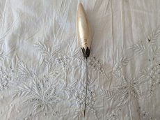 画像1: フランスアンティーク　変形パールのハットピン 14cm (1)
