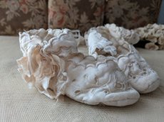 画像2: フランス 1900年前後 カットワーク刺繍 べべのパントゥーフル（室内履き） (2)