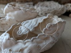 画像9: フランス 1900年前後 カットワーク刺繍 べべのパントゥーフル（室内履き） (9)