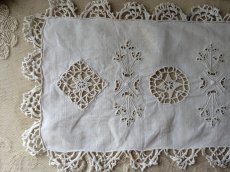 画像2: フランスヴィンテージ　カットワーク刺繍のプチクロス 17.5×29.5cm (2)