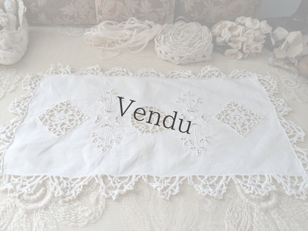 画像4: フランスヴィンテージ　カットワーク刺繍のプチクロス 17.5×29.5cm (4)