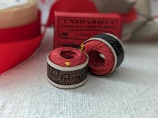 画像2: フランス 1900-1930年 小さな糸玉 リネン 赤 100 AU CHINOIS (2)