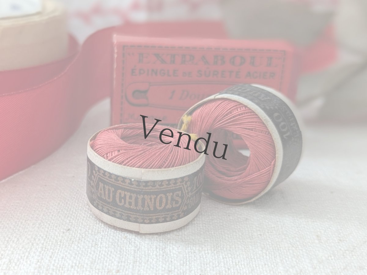 画像1: フランス 1900-1930年 小さな糸玉 リネン 赤 100 AU CHINOIS (1)