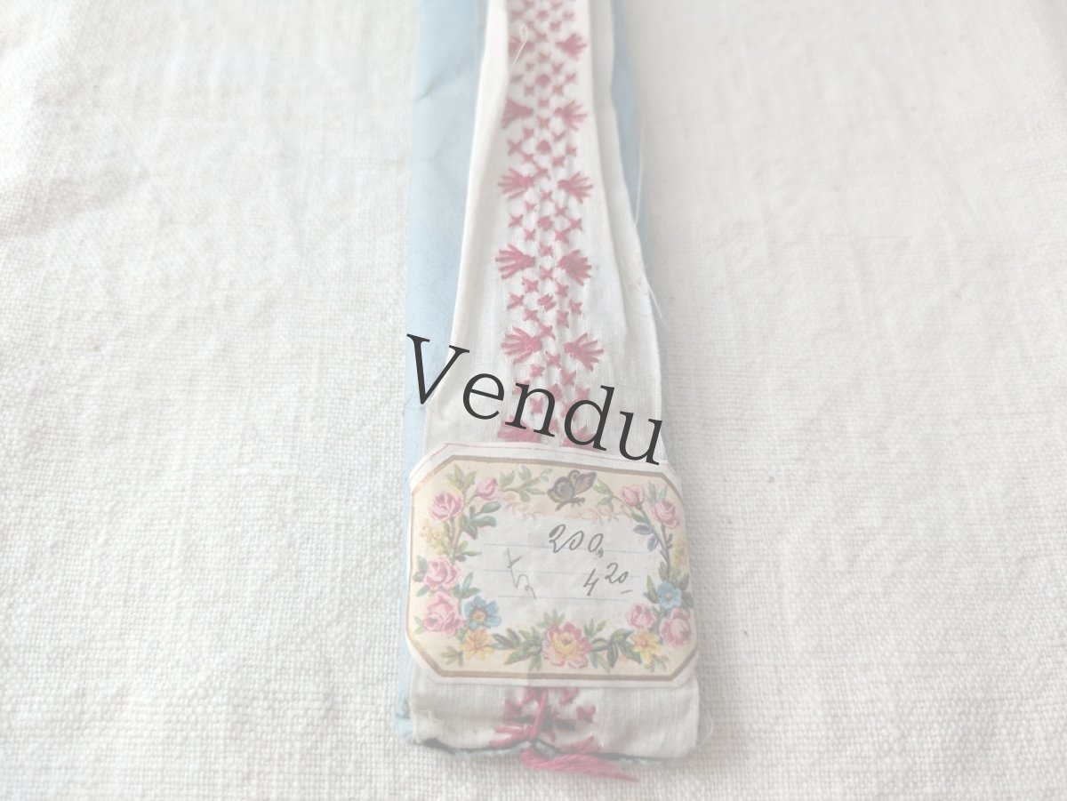 画像1: フランスヴィンテージ ラベルつき刺繍リボン 未使用 (1)