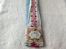 画像1: フランスヴィンテージ ラベルつき刺繍リボン 未使用 (1)