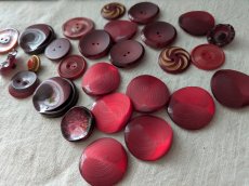 画像3: フランス蚤の市 ボタンアソート チェリーレッド 27個 19-30mm (3)