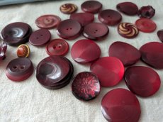 画像4: フランス蚤の市 ボタンアソート チェリーレッド 27個 19-30mm (4)