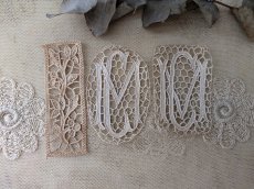 画像1: フランスアンティーク　レースモチーフセット≪モノグラムMCと植物≫ (1)