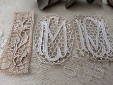 画像2: フランスアンティーク　レースモチーフセット≪モノグラムMCと植物≫ (2)