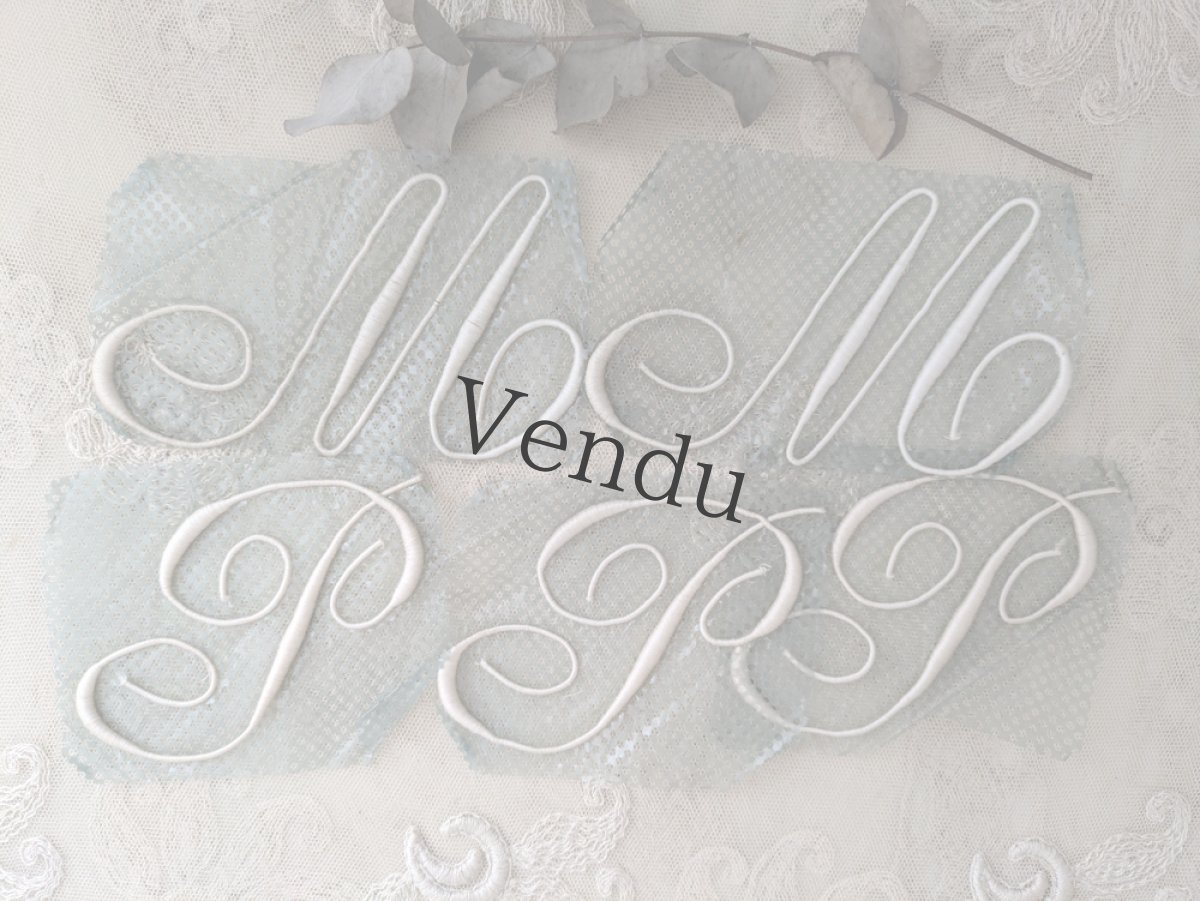 画像1: フランスヴィンテージ　刺繍イニシャルシート "M + P" 5点セット (1)