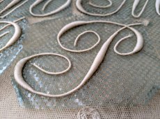 画像5: フランスヴィンテージ　刺繍イニシャルシート "M + P" 5点セット (5)