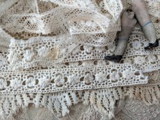 画像5: フランス蚤の市 レース6種セット+貝ボタン＋タグつき (5)