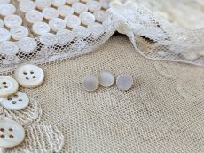 画像3: フランスアンティーク 小さな貝ボタン 3個セット 7mm (3)