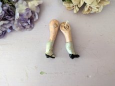 画像2: ドイツアンティーク ドールパーツ 足ペア コンポジション 5cm (2)