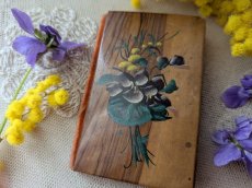 画像2: フランスアンティーク ニードルケース すみれとミモザのモシュリンヌ (2)