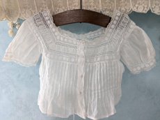 画像4: フランスアンティーク 白糸刺繍とピンタックの小さなブラウス (4)