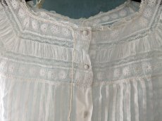 画像5: フランスアンティーク 白糸刺繍とピンタックの小さなブラウス (5)