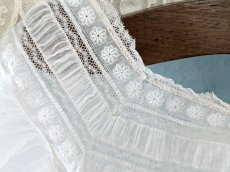 画像3: フランスアンティーク 白糸刺繍とピンタックの小さなブラウス (3)