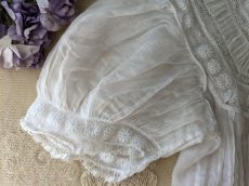 画像8: フランスアンティーク 白糸刺繍とピンタックの小さなブラウス (8)