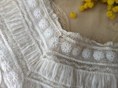 画像11: フランスアンティーク 白糸刺繍とピンタックの小さなブラウス (11)