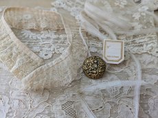 画像1: フランスアンティーク レース4種セット+メタルボタン＋タグつき (1)