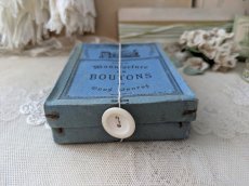 画像2: フランスアンティーク 箱入りボタン 20mm (2)