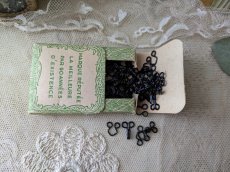 画像2: フランスアンティーク 未使用 紙箱入りホック St Michel (2)