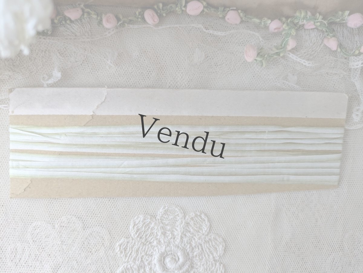 画像5: フランス 1900年前後  台紙巻きリボン刺繍用シルクリボン グリーングラデ 656cm (5)