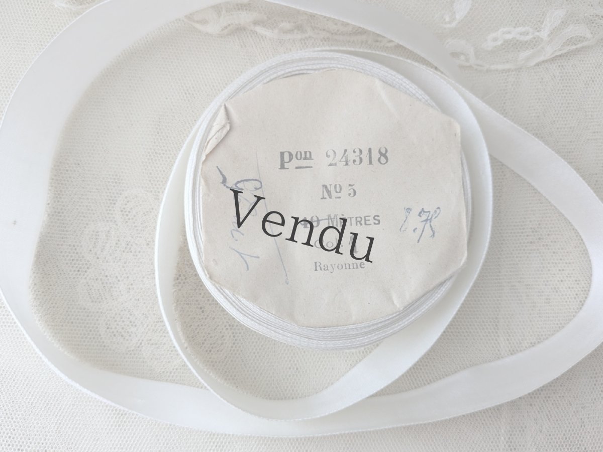 画像1: フランスアンティーク 巻きリボン Pon.24318 白 (1)