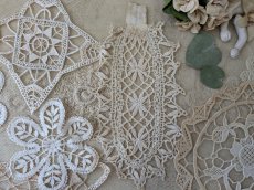 画像2: フランスアンティーク レースモチーフセット《アソート6枚》 (2)