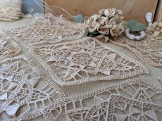 画像2: フランスアンティーク レースモチーフセット《ひし形7枚》 (2)