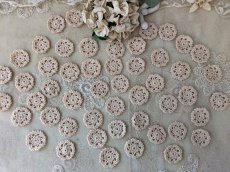 画像4: フランス蚤の市 小さなクロッシェレースモチーフセット《円形25枚》 (4)