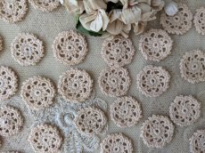 画像1: フランス蚤の市 小さなクロッシェレースモチーフセット《円形25枚》 (1)