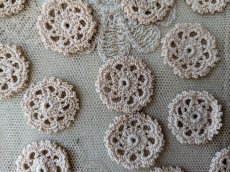 画像3: フランス蚤の市 小さなクロッシェレースモチーフセット《円形25枚》 (3)