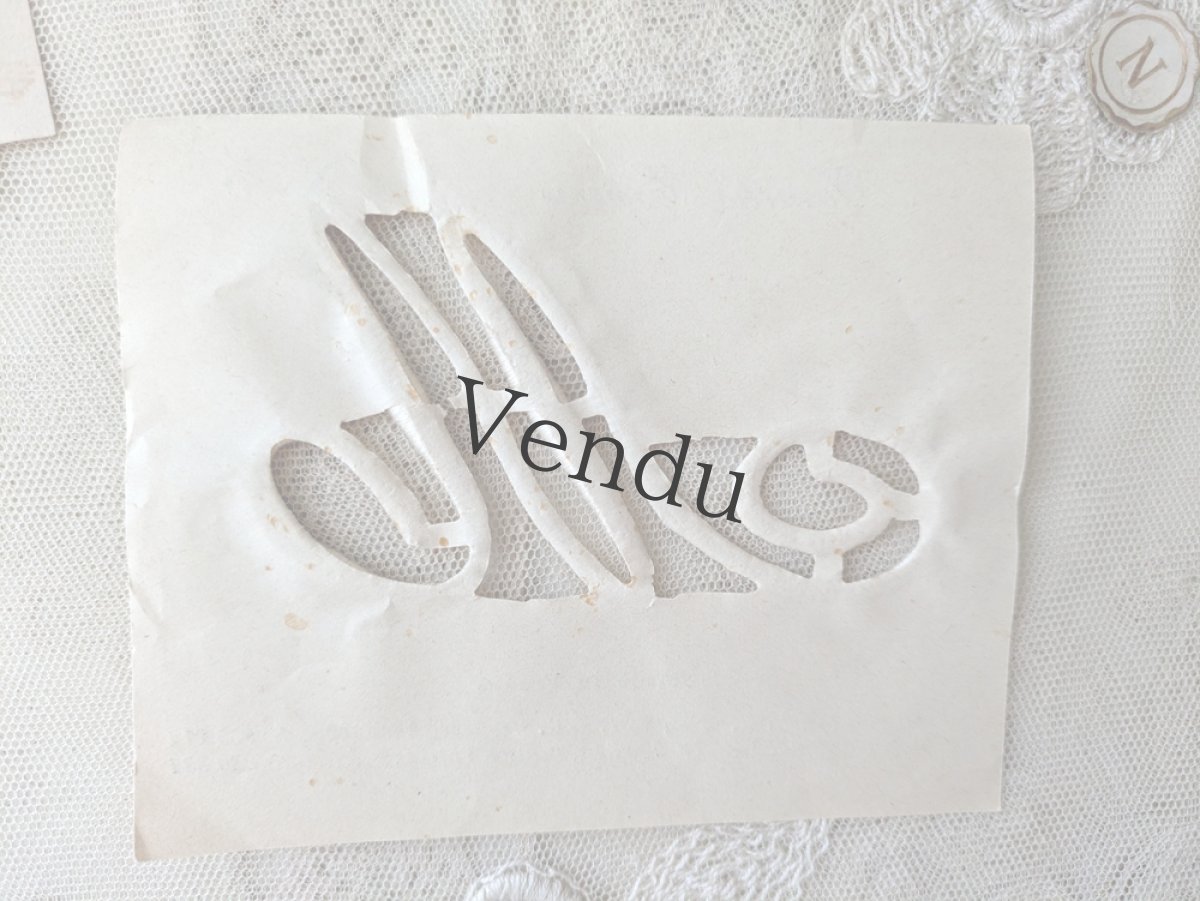 画像4: フランスアンティーク　Plumetis-Express 刺繍イニシャルシート "M" No.5 (4)