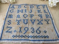 画像3: フランス 1936年 アルファべ クロスステッチサンプラー 水色 (3)