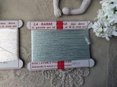 画像3: フランス 1920-1950年 刺繍用シルク糸巻き 2色セット 白+水色 LA BARRE ROUGE (3)