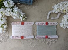 画像1: フランス 1920-1950年 刺繍用シルク糸巻き 2色セット 白+水色 LA BARRE ROUGE (1)