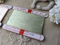 画像5: フランス 1920-1950年 刺繍用シルク糸巻き 2色セット ベージュ+黄緑 LA BARRE ROUGE (5)