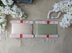 画像6: フランス 1920-1950年 刺繍用シルク糸巻き 2色セット ベージュ+黄緑 LA BARRE ROUGE (6)